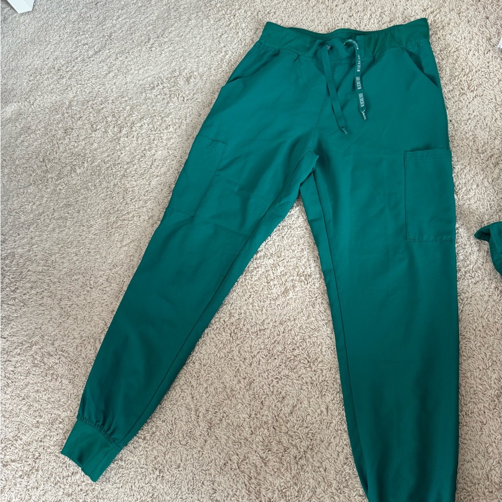 Hunter green scrub pants in a ML